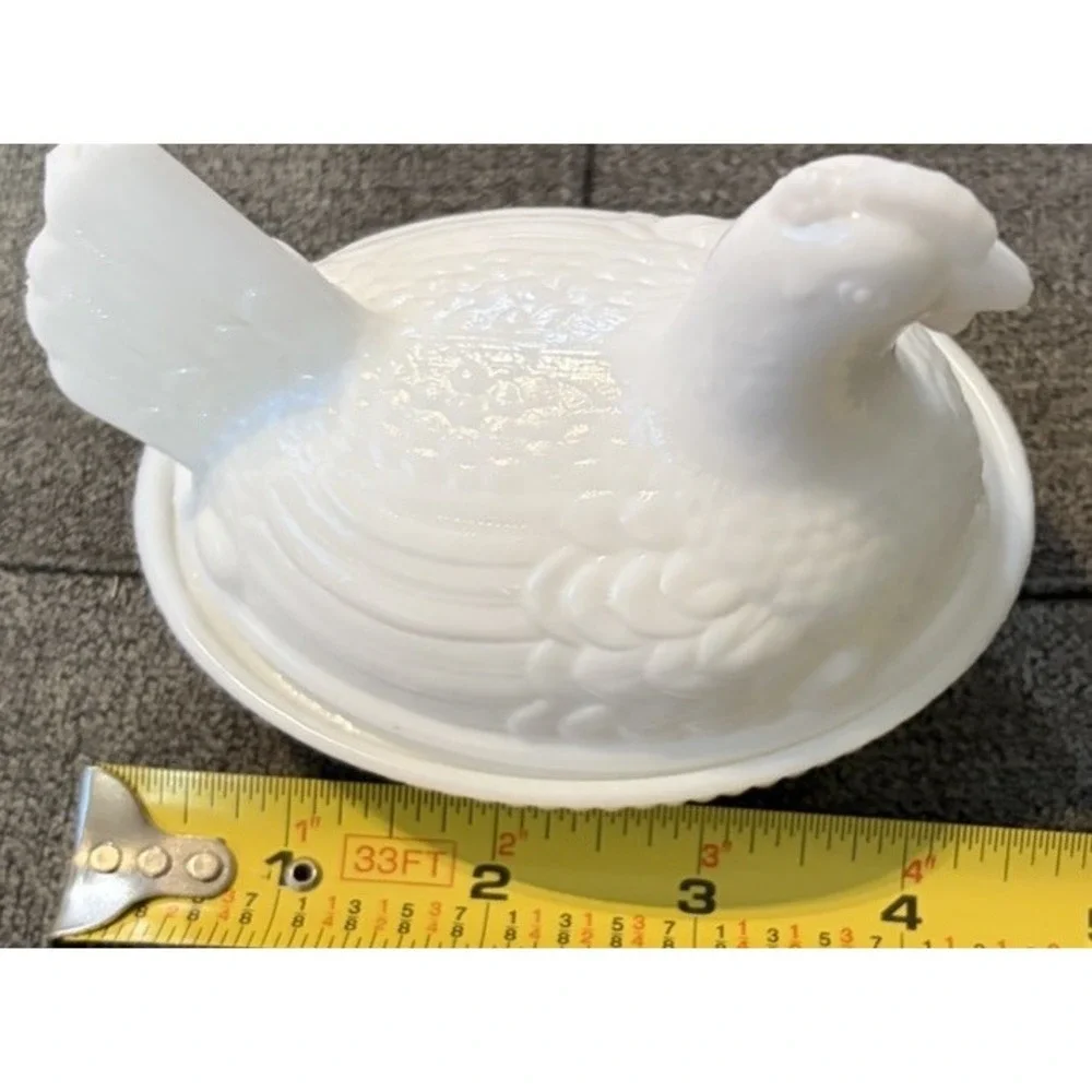 Vintage White Milk Glass Hen On Nest Covered Dish Chicken Trinket Candy Bowl